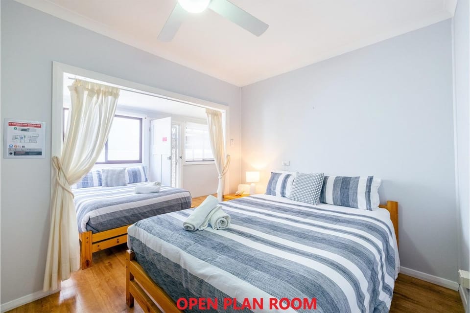 Silver Sands, 29B Victoria Pde - across the road to the water House in Nelson Bay