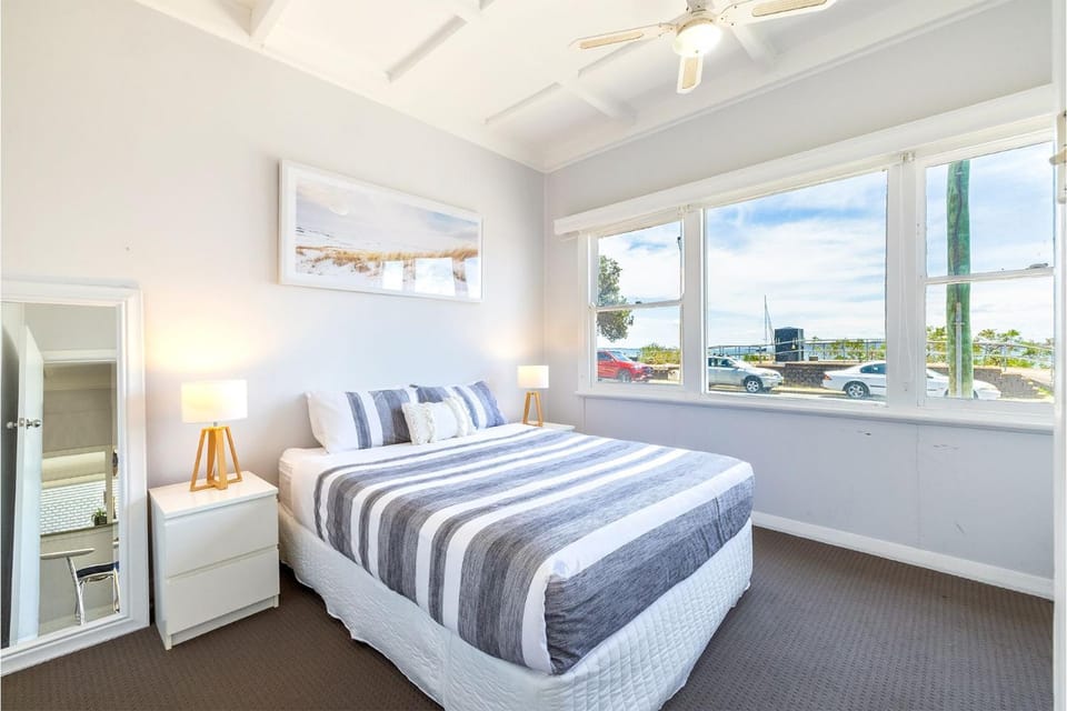 Silver Sands, 29A Victoria Pde - across the road to the water House in Nelson Bay