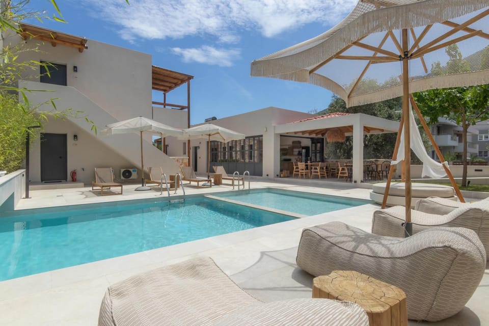 Property building, Restaurant/places to eat, Swimming pool