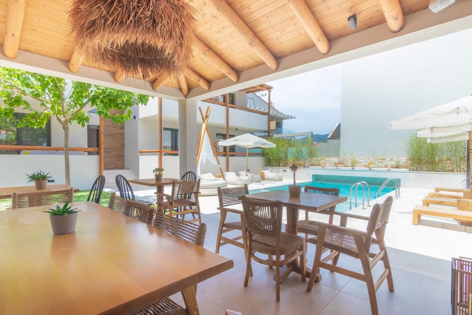 Property building, Restaurant/places to eat, Swimming pool, Breakfast