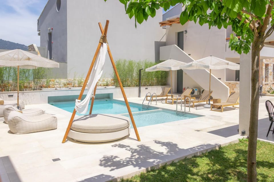 Property building, Restaurant/places to eat, Swimming pool, Breakfast