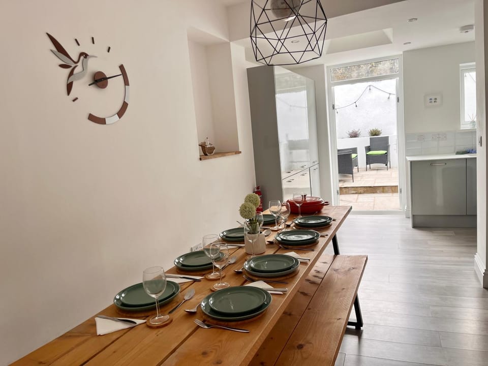 Saltwater Pearl-Holiday Let in central Ilfracombe Flexible sleeping for up to 8 House in Ilfracombe