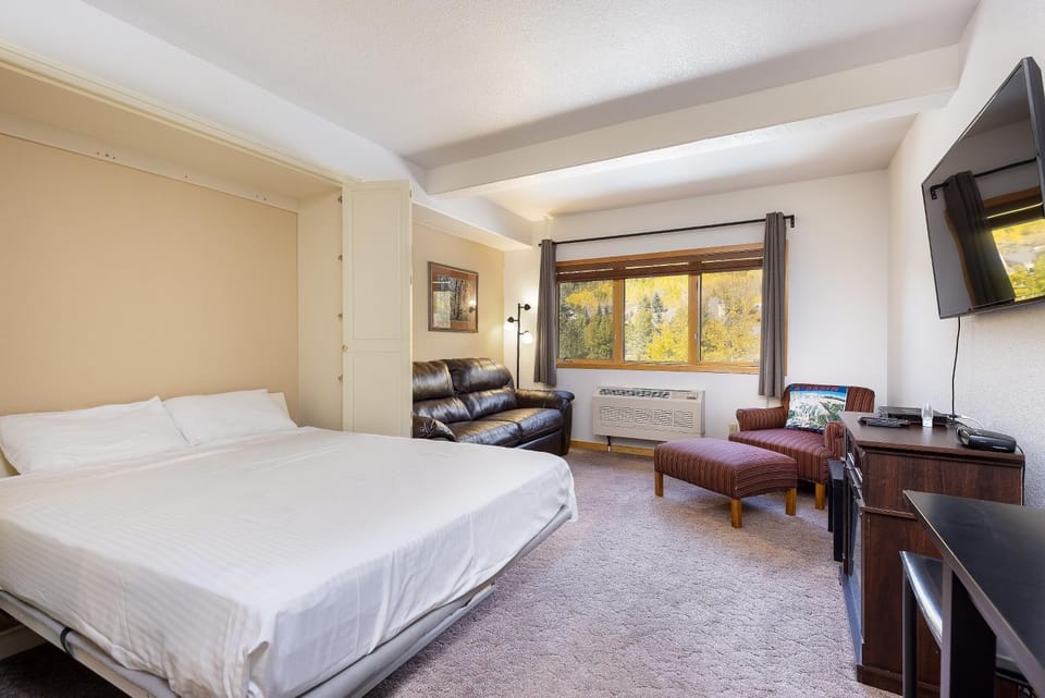 Living room, Bedroom