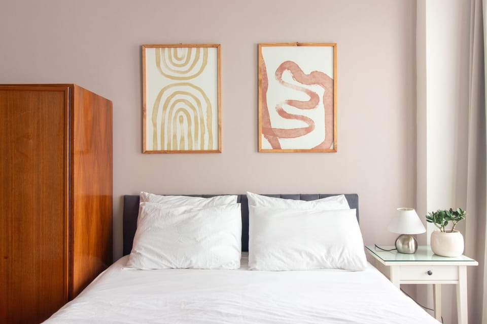 Bed, Decorative detail, Bedroom, wardrobe