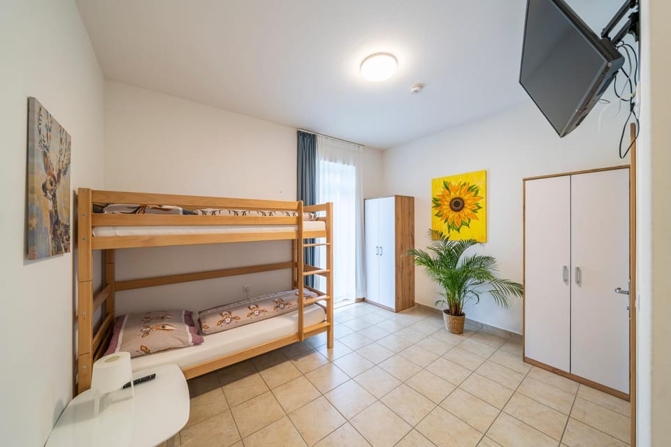 TV and multimedia, Bedroom, bunk bed