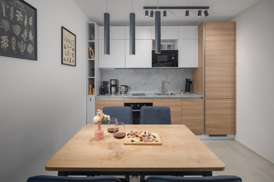 Dining area, kitchen
