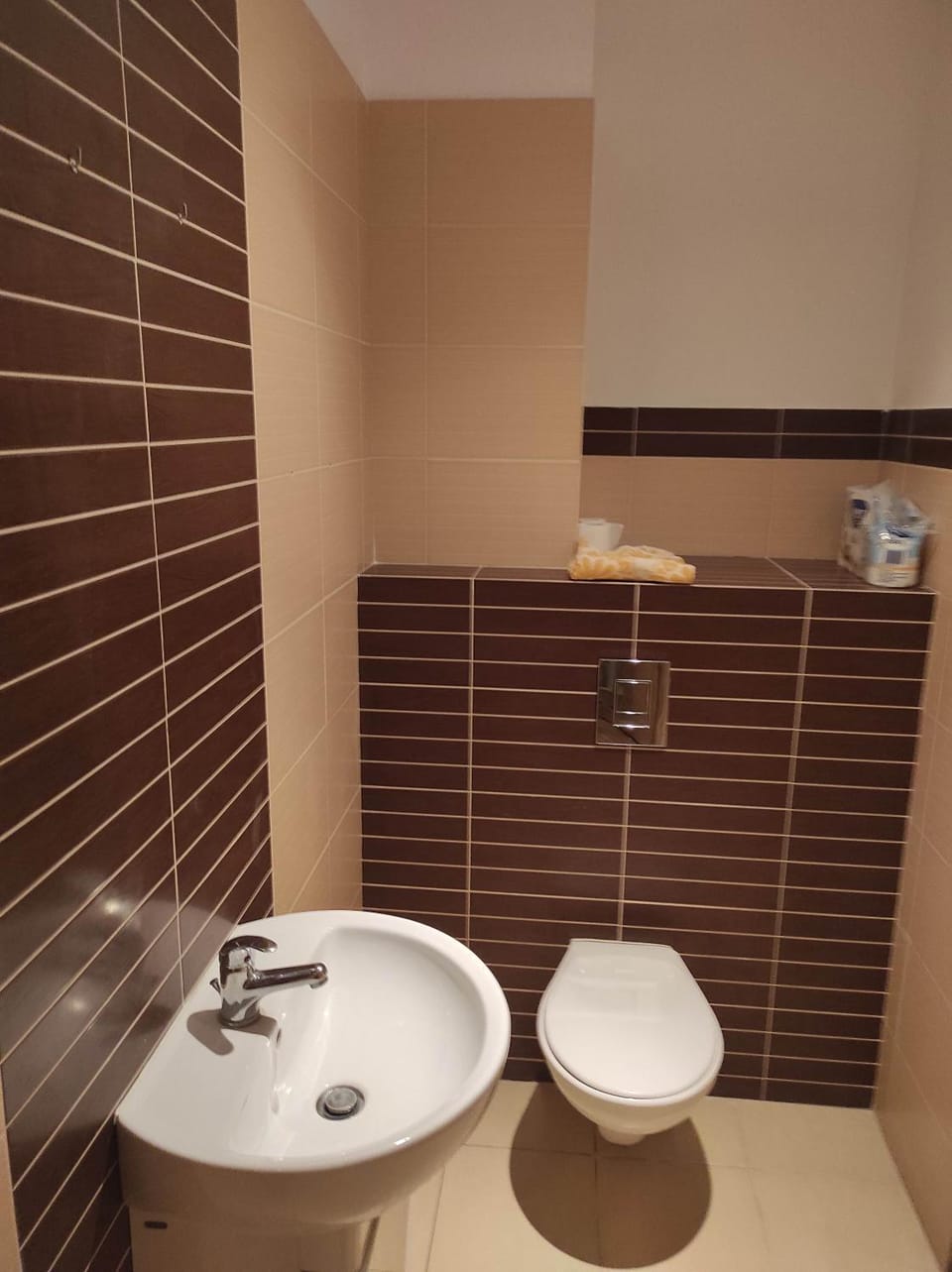 Nice room with 2 shared bathrooms ,WC , 2km to old town -100m from Metro Szwedzka Campground/ 
RV Resort in Warsaw