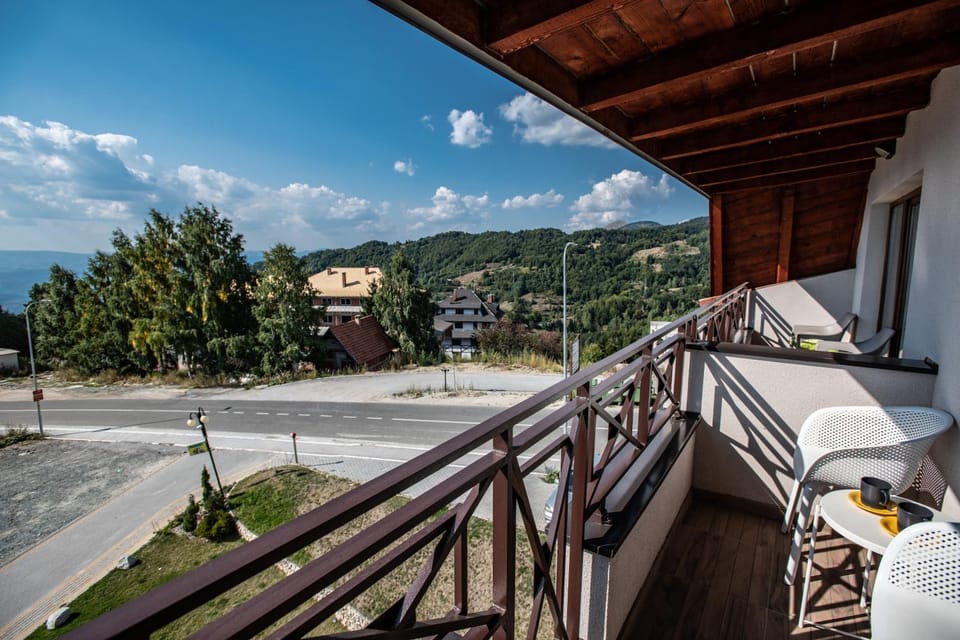 Balcony/Terrace, Mountain view, Street view