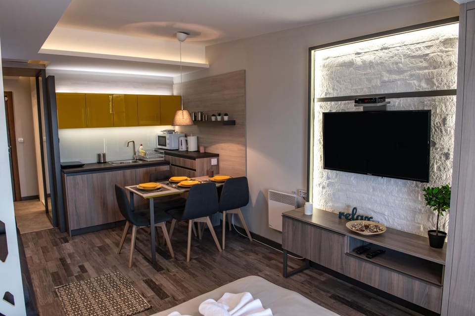 TV and multimedia, Kitchen or kitchenette, Living room, Seating area