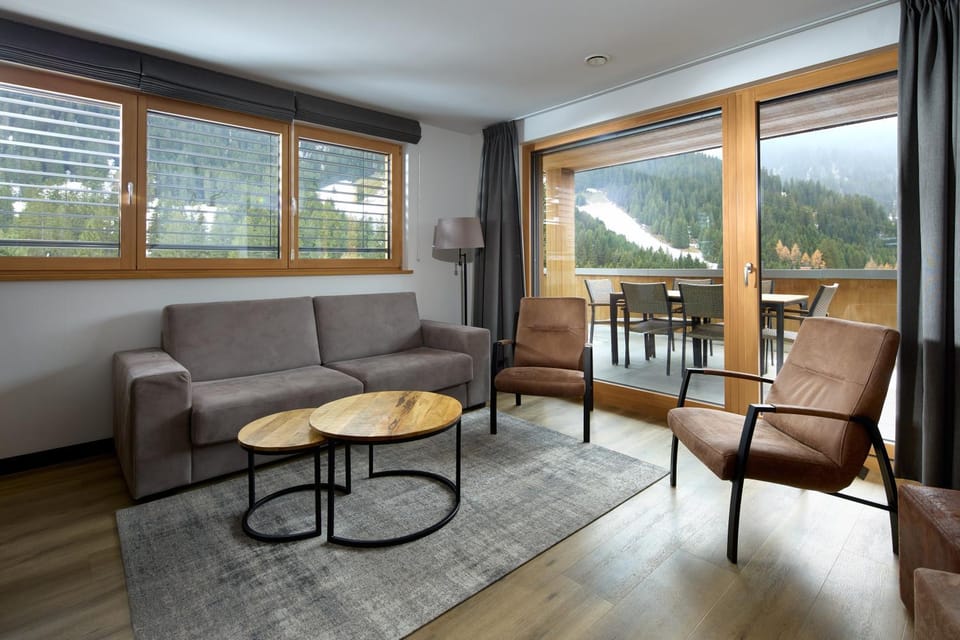 Seating area, Dining area