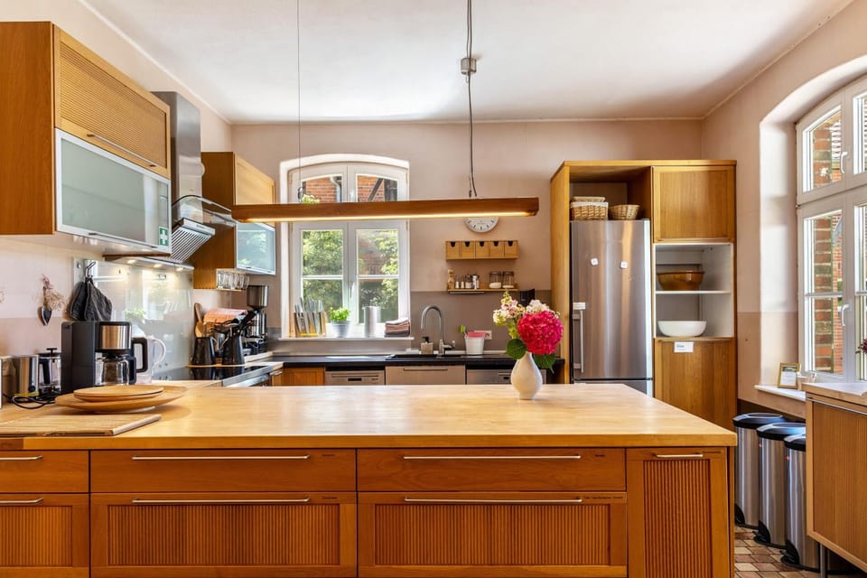 Kitchen or kitchenette, Living room