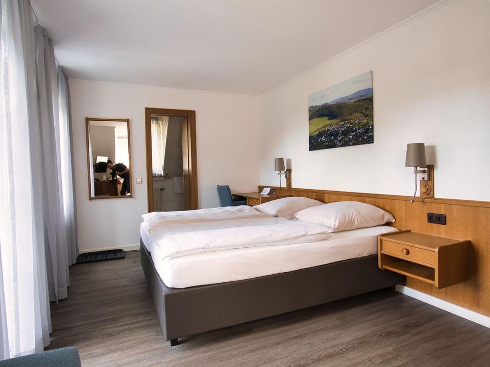 Photo of the whole room, Bedroom