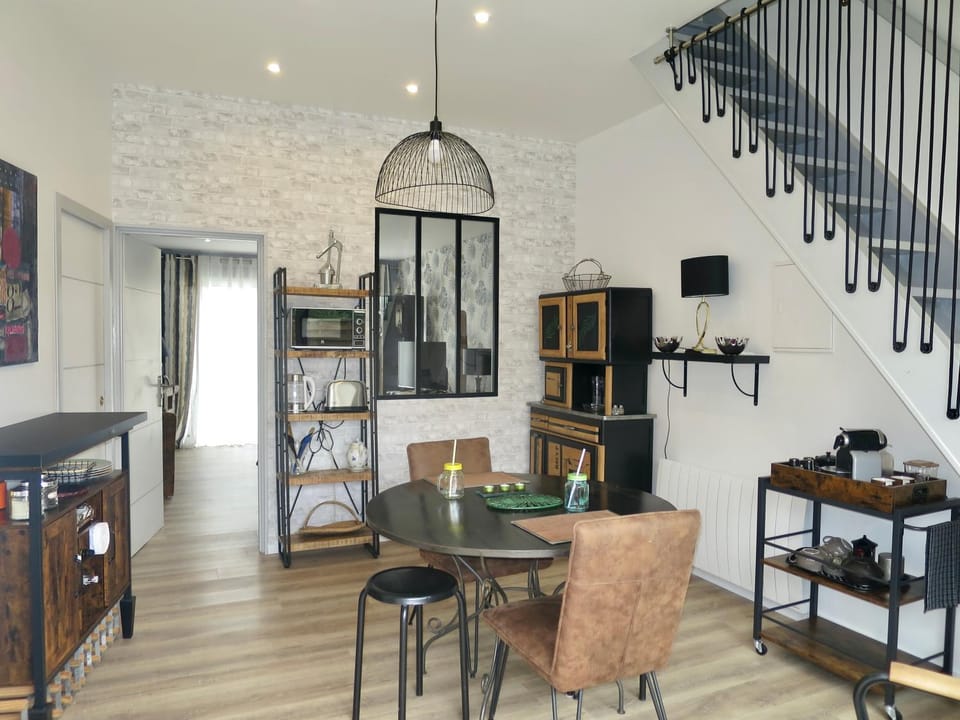 Dining area, Garden view