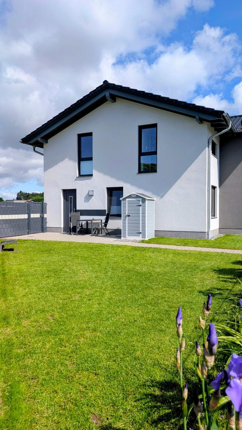 Property building, Garden, Garden view