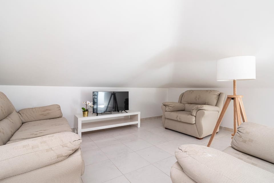 Nazaré 2BR Near Beach Apartment in Nazaré