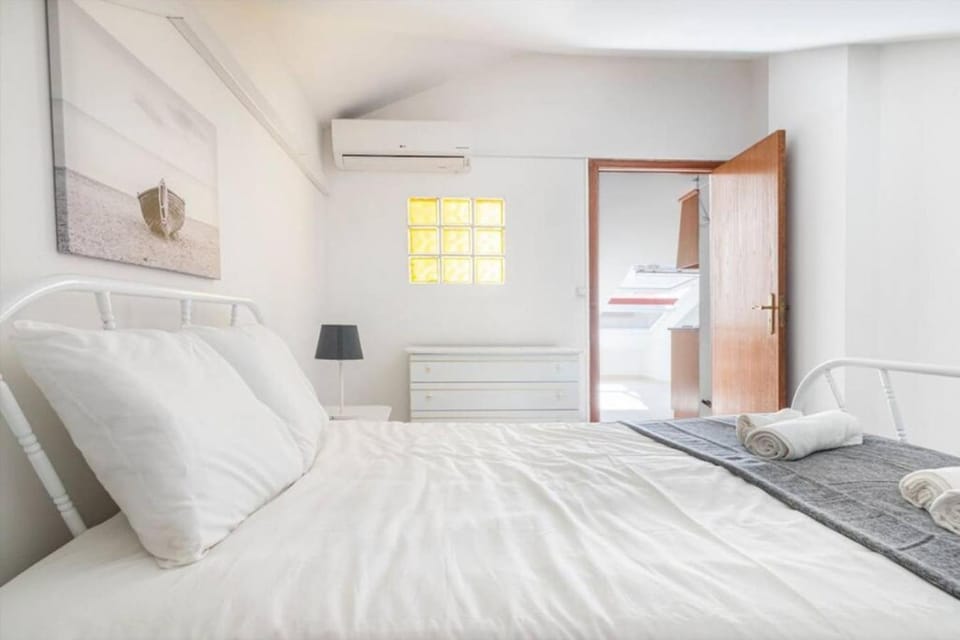 Nazaré 2BR Near Beach Apartment in Nazaré