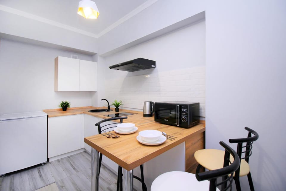 Dining area, minibar, stove