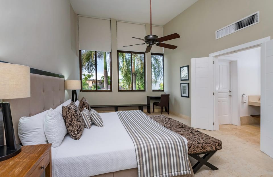 Bed, Photo of the whole room, Bedroom, fireplace