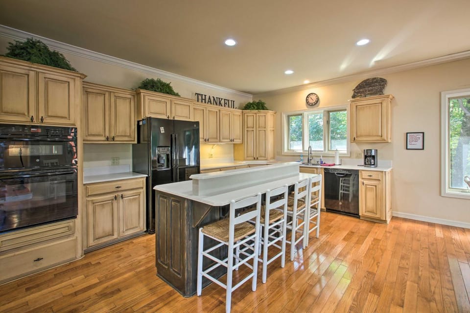 Private Dock & Pool Access! Hot Springs Home House in Fenter Township