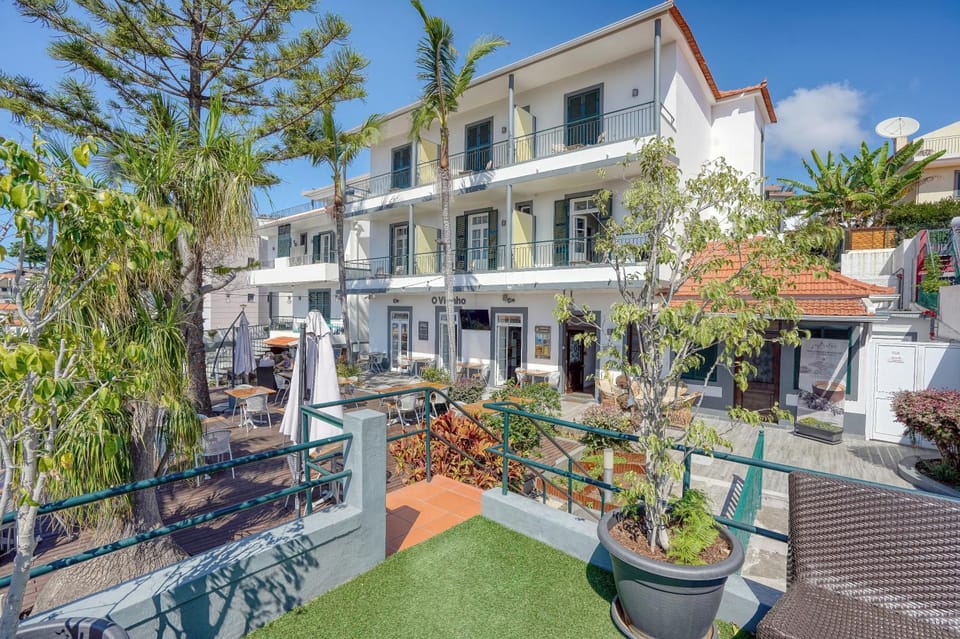 Property building, Restaurant/places to eat