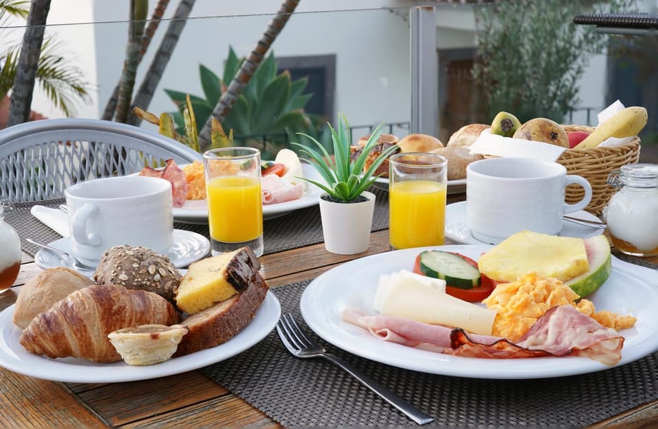 Restaurant/places to eat, Breakfast, Continental breakfast, Buffet breakfast