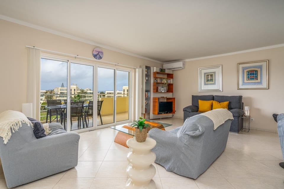 Bed, Living room, Photo of the whole room, Seating area, Bedroom