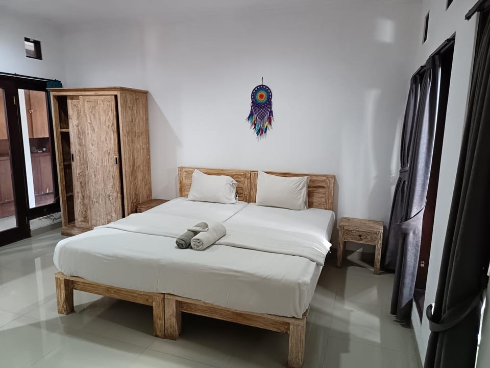 Bed, Photo of the whole room, towels, wardrobe