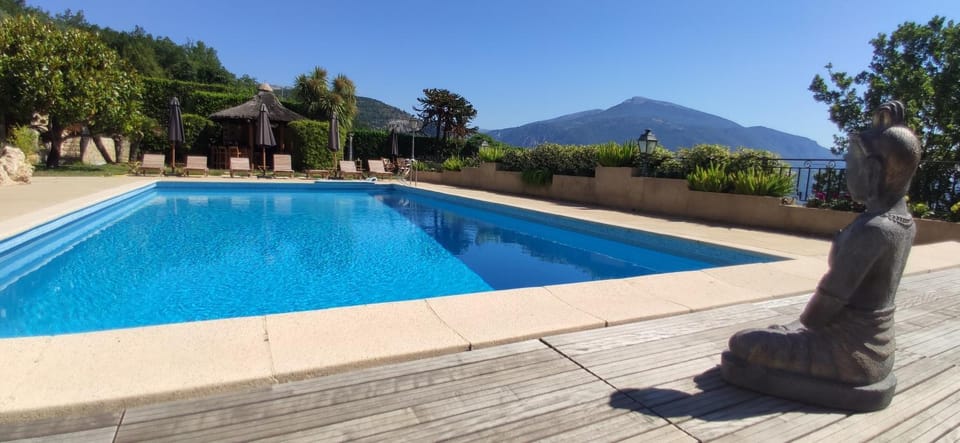 Property building, Nearby landmark, Day, Natural landscape, Garden, View (from property/room), Garden view, Mountain view, Pool view, Swimming pool, sunbed