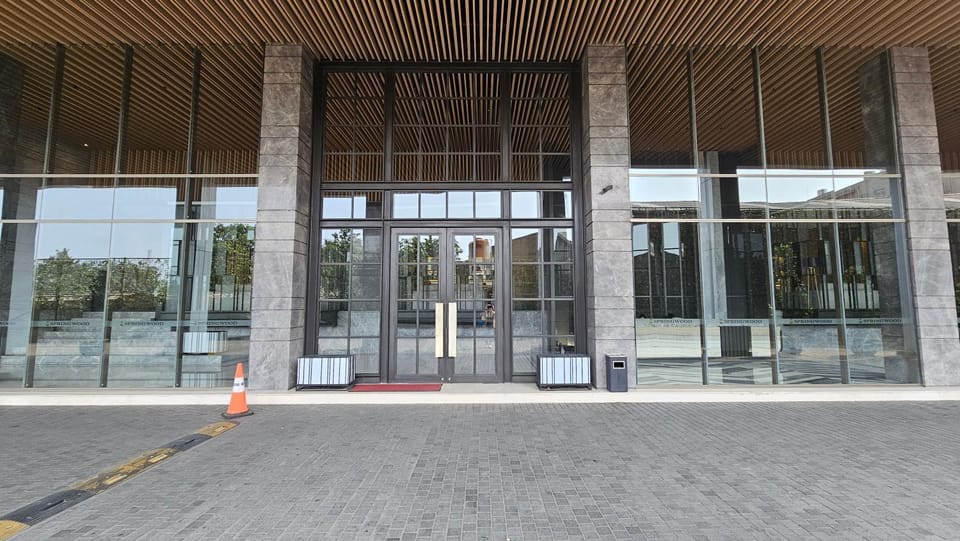 Facade/entrance