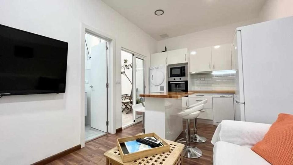 TV and multimedia, Kitchen or kitchenette, Living room, Dining area, minibar, pet friendly, stove
