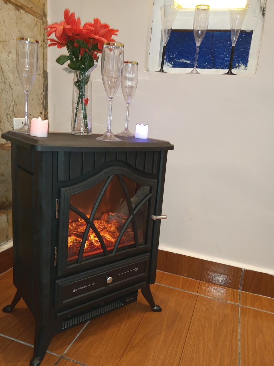 "Excelente Casa Pé na Areia com Opção de Piscina Aquecida Cobrado á Parte, Ampla Área de Lazer, Deck Coberto com Churrasqueira e Cooktop, Cozinha Americana, Ampla Sala de Estar com Lindíssima Lareira, Smart TV 50", WI-FI e o Melhor fica Pertinho da Praia" House in State of São Paulo