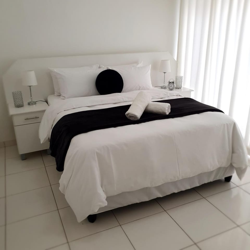 Durban Overport Halaal Accommodation 2V "No Alcohol Strictly Halaal No Parties" Entire Luxury Apartment, 2 Bedroom, 4 Sleeper, Self Catering, 300m from Musjid Al Hilaal Apartment in Durban