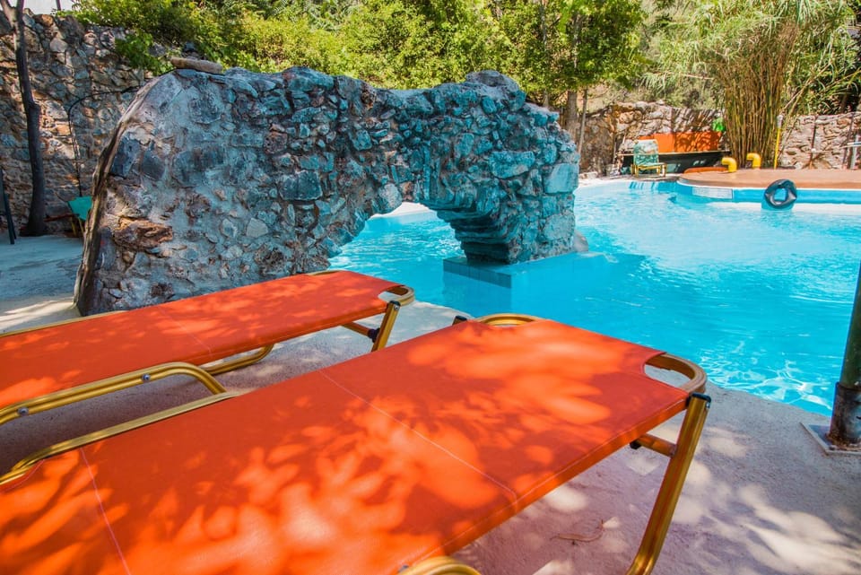 Swimming pool, Swimming pool