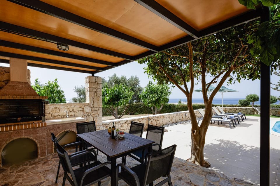Patio, BBQ facilities