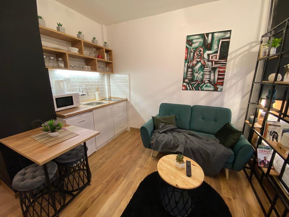Kitchen or kitchenette, Seating area, Dining area