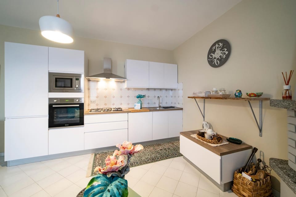 Kitchen or kitchenette, dishwasher, minibar, oven, pet friendly, stove, toaster