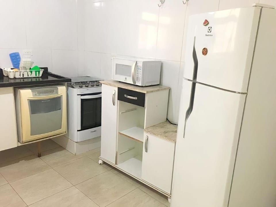 Enseada Guarujá, apartamento a 200 metros da praia Apartment in State of São Paulo