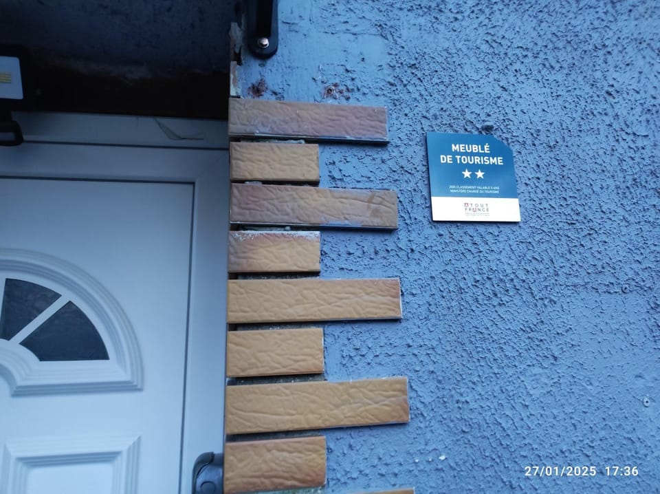 Maison indépendante près de Valenciennes climatisé ,wifi , parking privé Apartment in Hauts-de-France