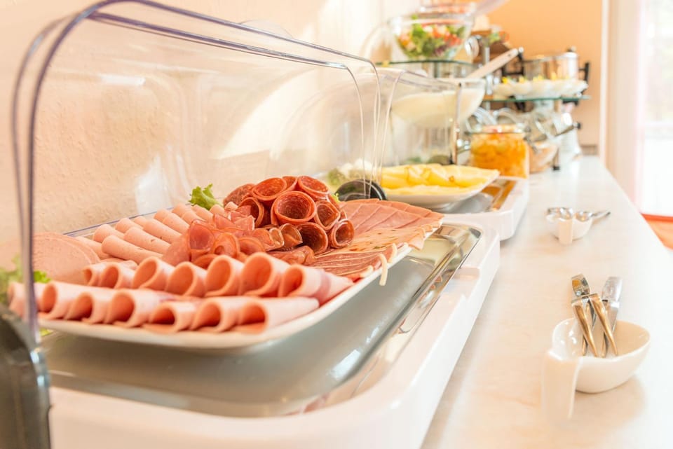 Breakfast, Buffet breakfast