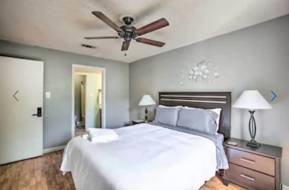 Bed, Photo of the whole room, Bedroom, fireplace