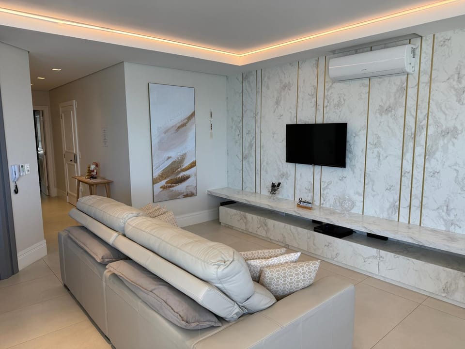 Communal lounge/ TV room, TV and multimedia, Living room