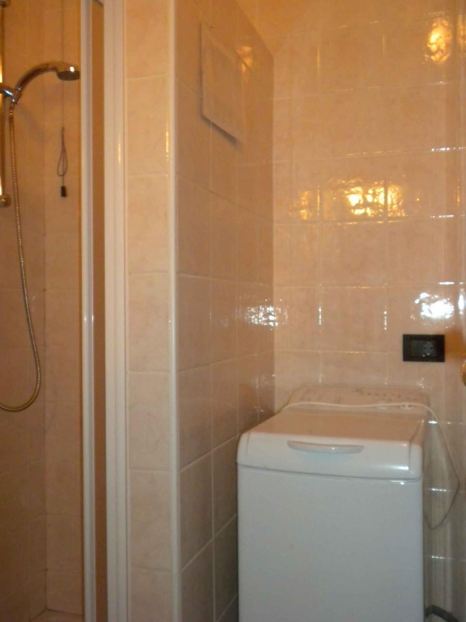 Shower, Bathroom, washing machine