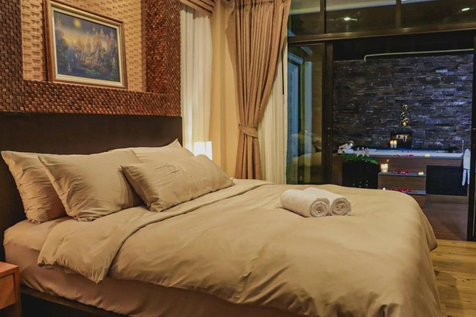 Bed, Photo of the whole room, Bedroom