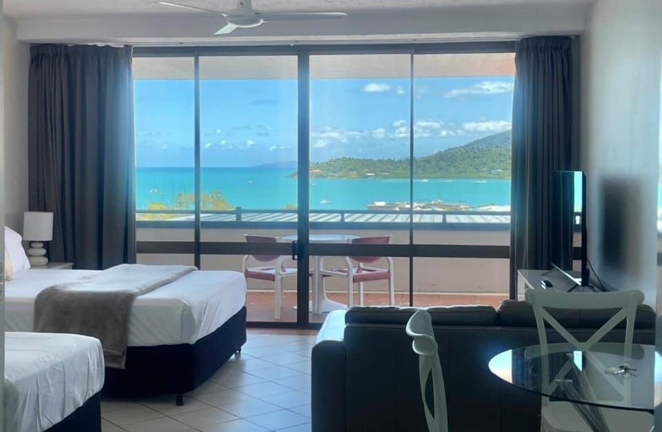 Ocean View 33A Studio Pool Ocean View WIFI Apartment in Airlie Beach