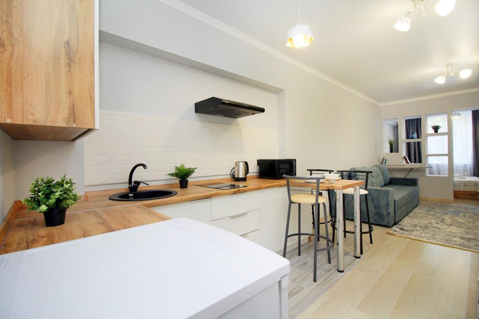 Kitchen or kitchenette, Dining area, minibar, stove