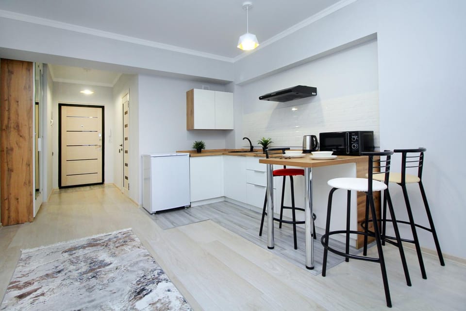 Kitchen or kitchenette, Dining area, minibar