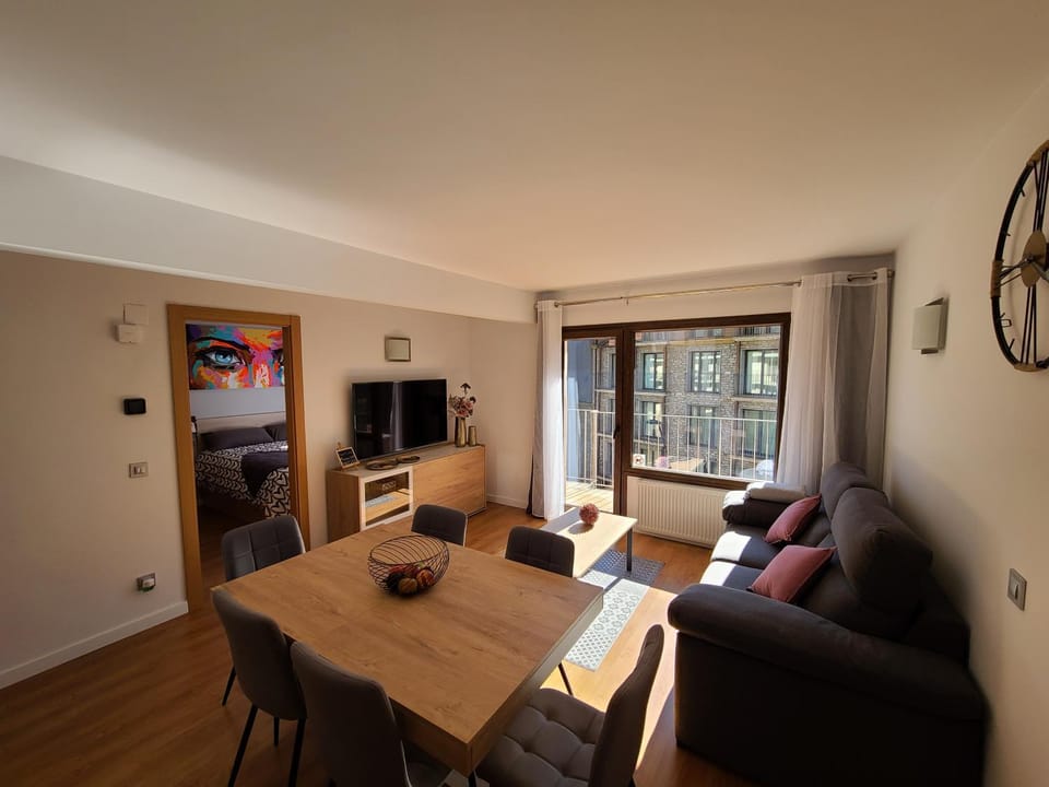 Living room, Seating area, Dining area