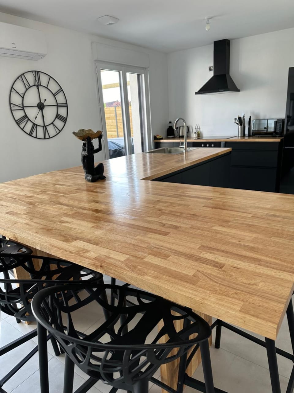 Kitchen or kitchenette, Dining area, pet friendly