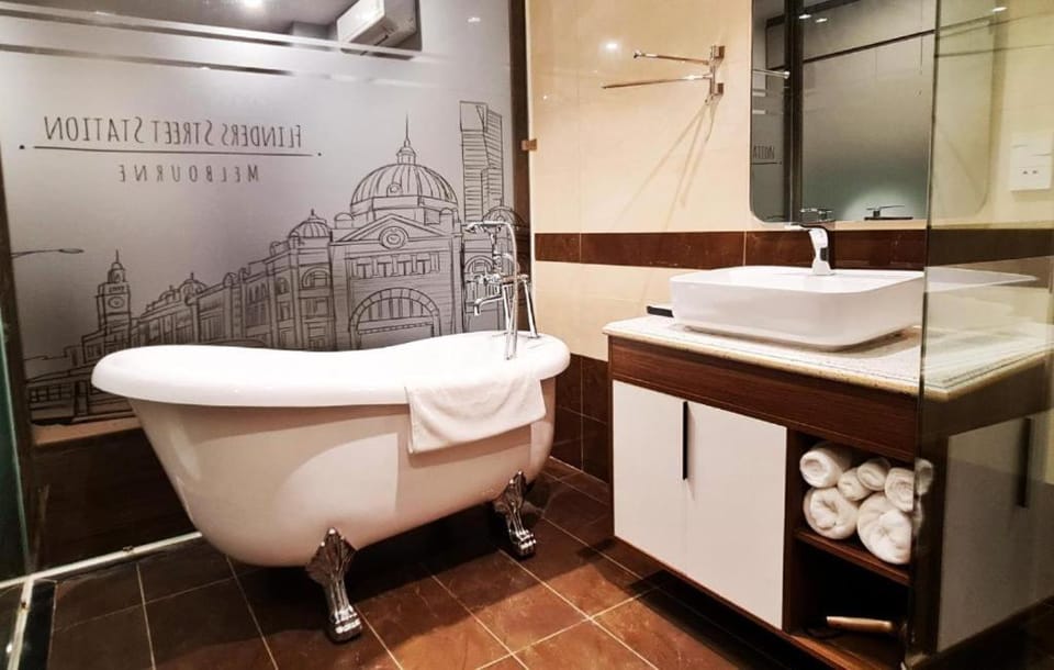 Shower, Toilet, Bathroom, towels