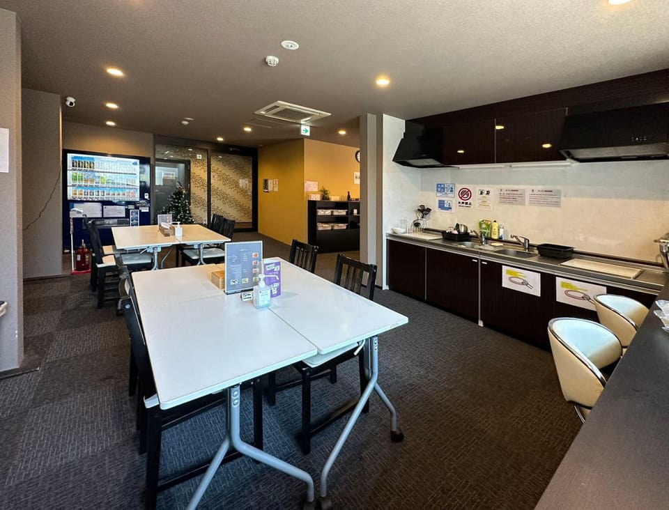 Communal lounge/ TV room, Kitchen or kitchenette, Kitchen or kitchenette, Dining area, minibar, stove